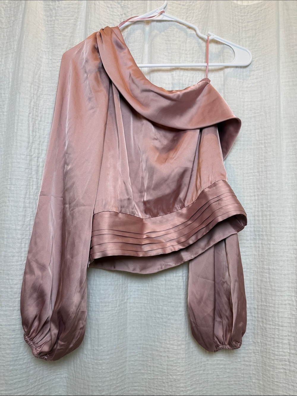 ASTR the Label Carmelita One-Shoulder Blouse - Rose Satin